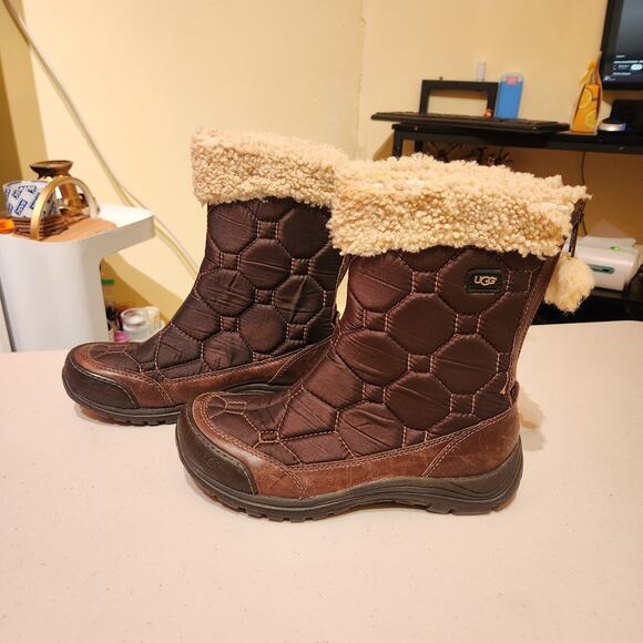 UGG Womens Sz 8 Meridian Brown Quilted Waterproof Winter Boots Vibram Soles Snow - Picture 1 of 11